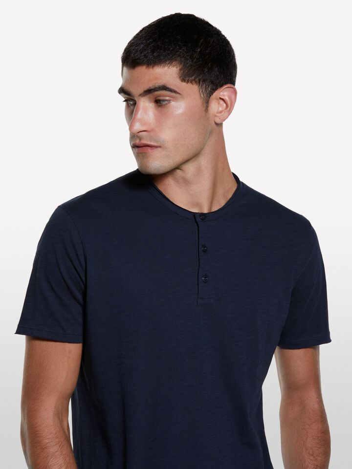 T-shirt Henley bleu foncé - t-shirts à manches courtes pour homme - Bleu Foncé | Sisley image number 4